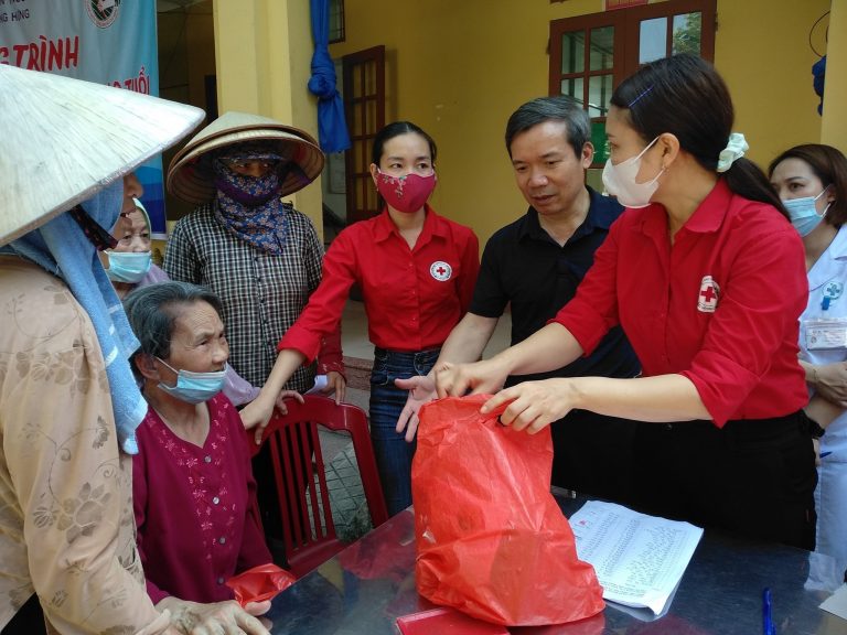 Chương trình khám, tư vấn và cấp thuốc miễn phí